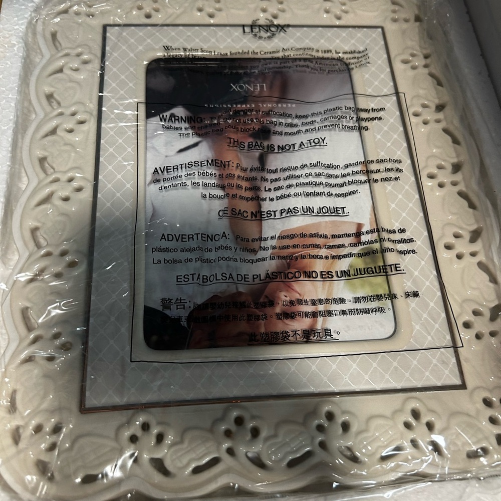 New in Box Lenox Venetian Lace 5x7 Frame